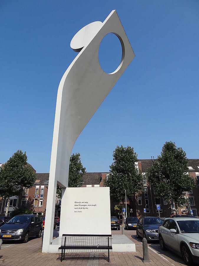 Nijmegen_-_Joris_Ivensmonument_van_Bas_Maters_op_het_Joris_Ivensplein
